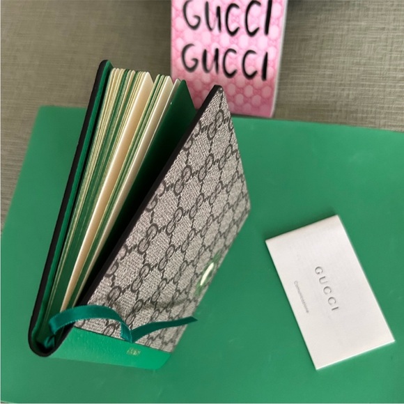 GUCCI x DISNEY COLLAB RARE NOTEBOOK BRAND NEW AUTHENTIC& LUXURY/AUTH CARD - Picture 5 of 7